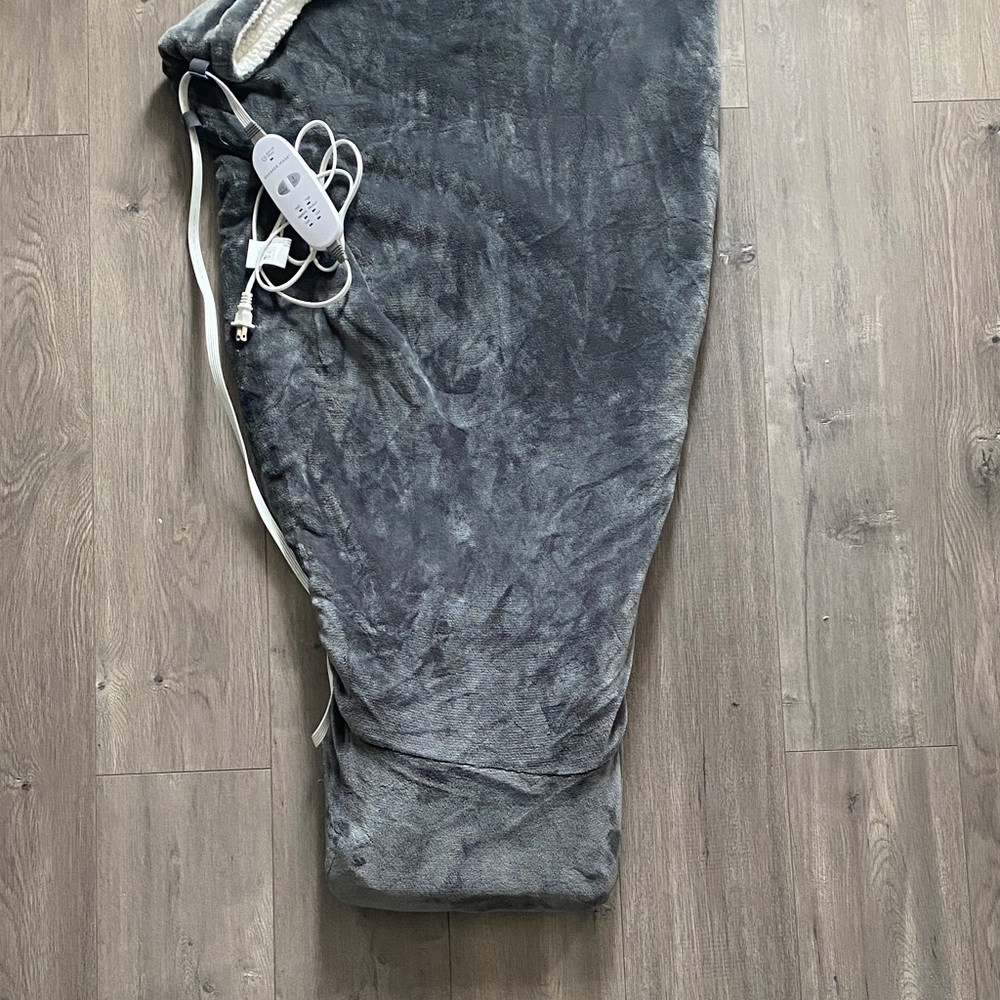 Gray Heated Blanket with Remote